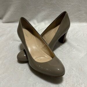 Size 10 Calvin Klein nude pumps